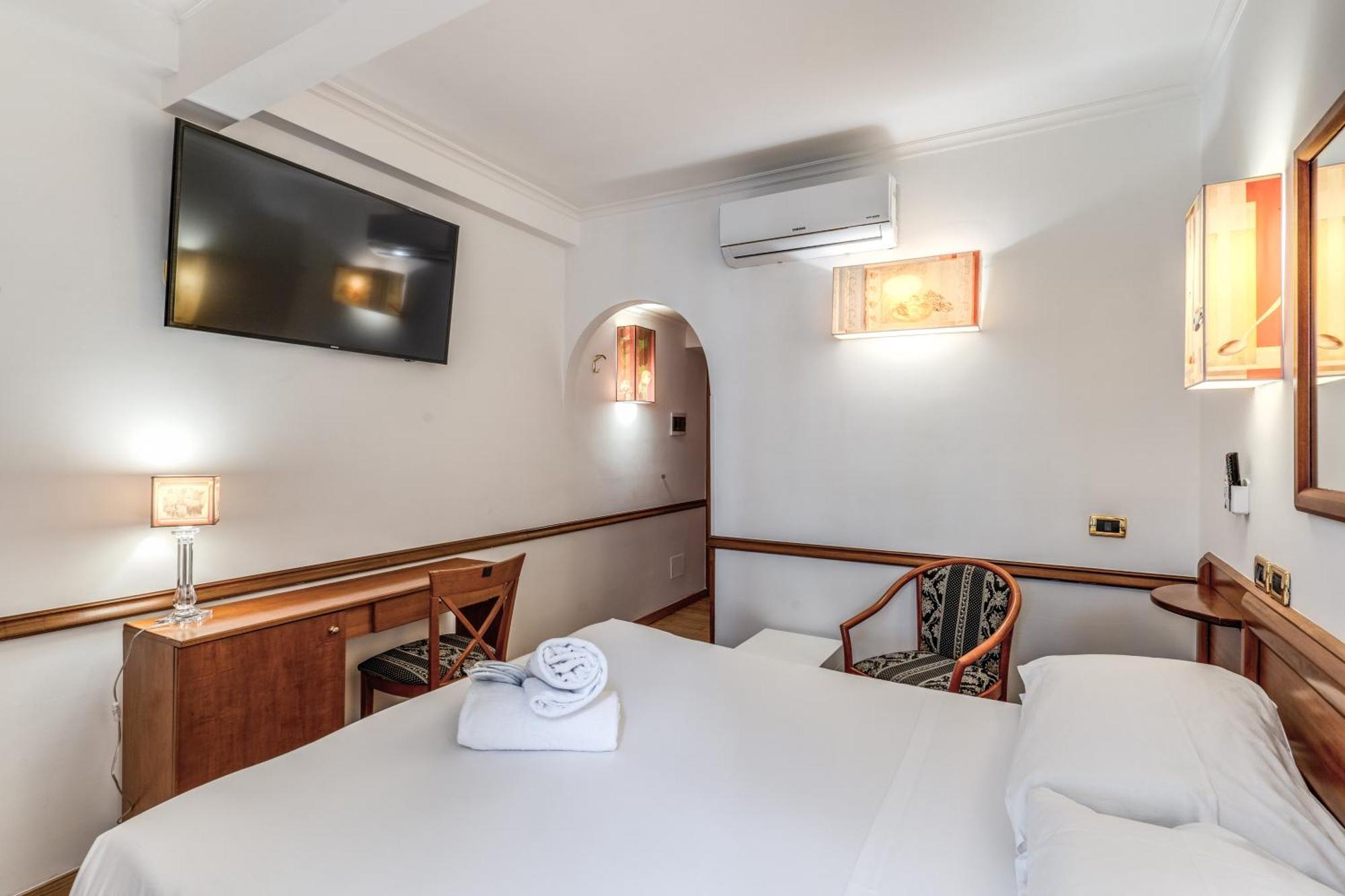 Hotel Santa Prassede Rom Exteriör bild