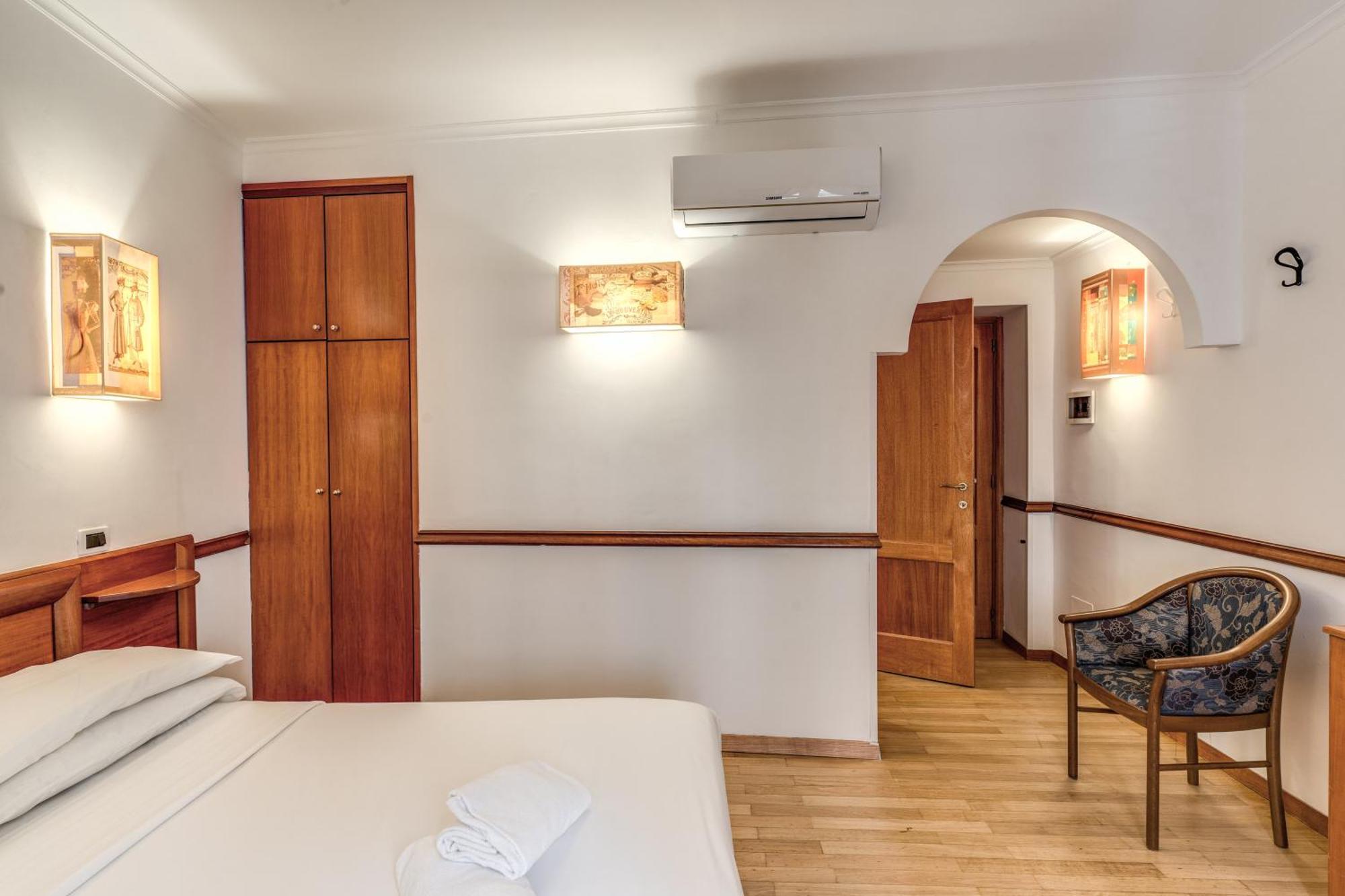 Hotel Santa Prassede Rom Exteriör bild