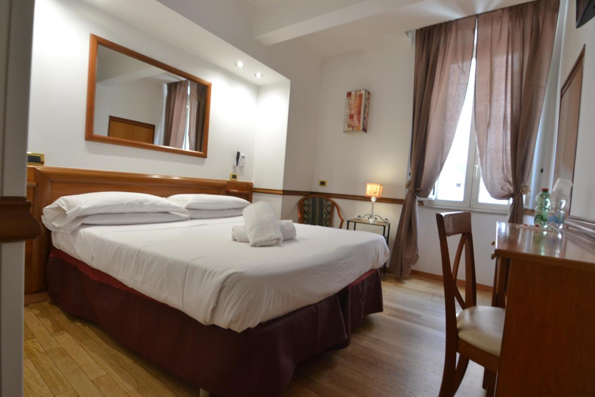 Hotel Santa Prassede Rom Exteriör bild