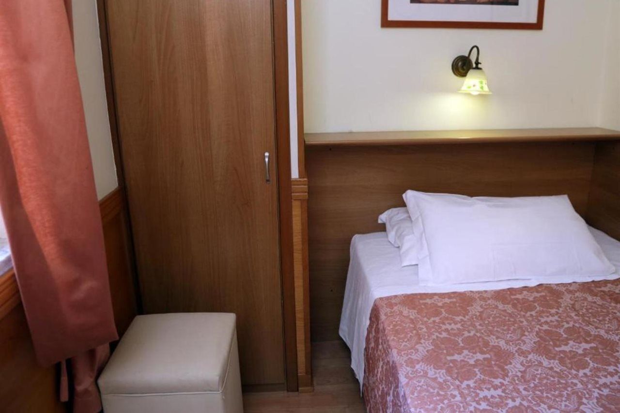 Hotel Santa Prassede Rom Exteriör bild